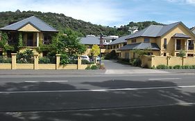 Alhambra Oaks Motor Lodge